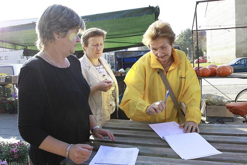 Podpis petice za zachování prostějovské tržnice na stávajícím místě