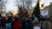 Demonstrace proti vládě před prostějovskou radnicí