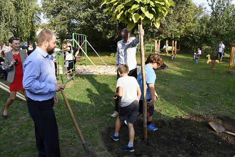 Ve Vrchoslavicích se ve čtvrtek otevřelo nové dopravní a dětské hřiště. 24.9. 2020