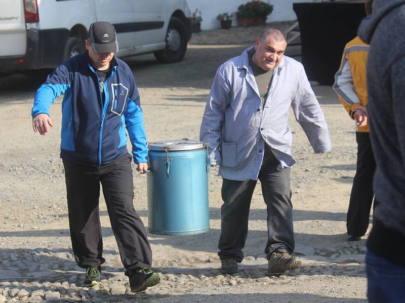 Zámecké vepřové hody na plumlovském zámku