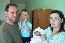 Walter Zatloukal s maminkou Veronikou, tatínkem Waldemarem a bráškou Valdemarem, Hvozd, narozen 13. června, 51 cm, 3400 g