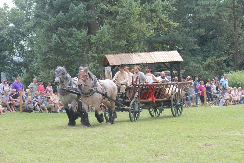 Devátý ročník Josefkolu na zámku v Čechách pod Kosířem. 