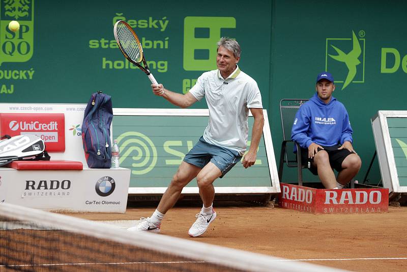 Závěrečný den prostějovského tenisové turnaje nabídl také exhibici zlatých olympioniků. Jan Železný