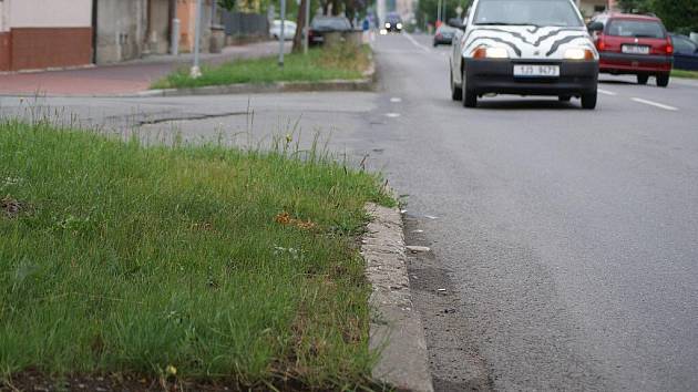 Místo nehody motorky a opelu v Olomoucké ulici