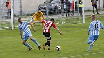 Fotbalisté Prostějova (v bílo-modrém) porazili Žižkov 2:1.