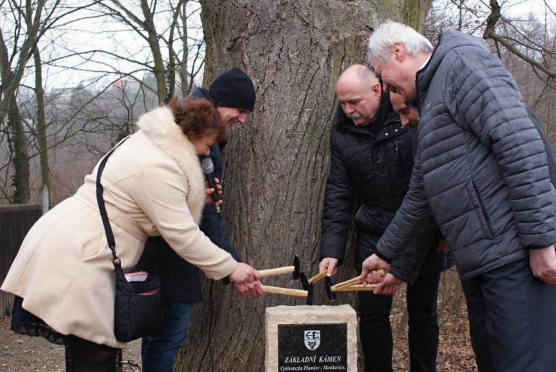 Slavnostní poklepání na základní kámen a oficiální zahájení stavby cyklostezky podél plumlovské přehrady - 27. 1. 2020