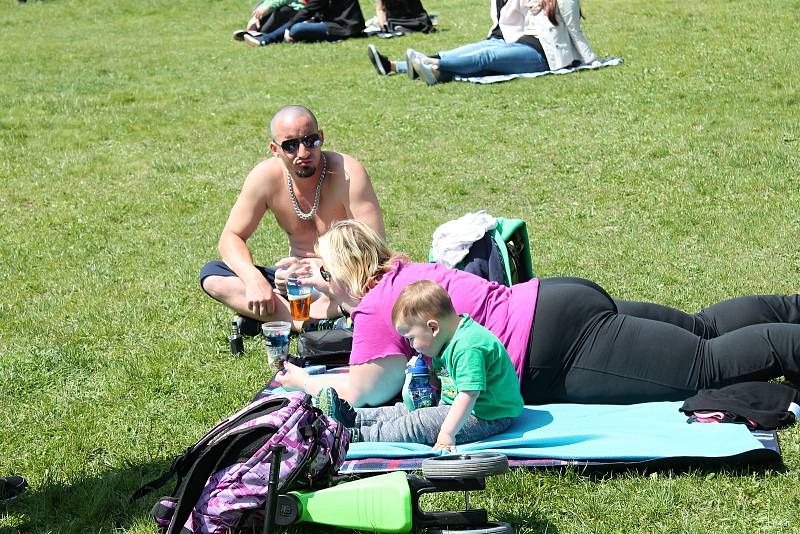 Happening s vůní guláše a hořkou chutí piva v prostějovských Kolářových sadech. 18.5. 2019