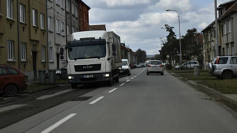 Vrahovická ulice bude v úseku od mostu přes Hloučelu až po základní školu čtyři měsíce uzavřena.