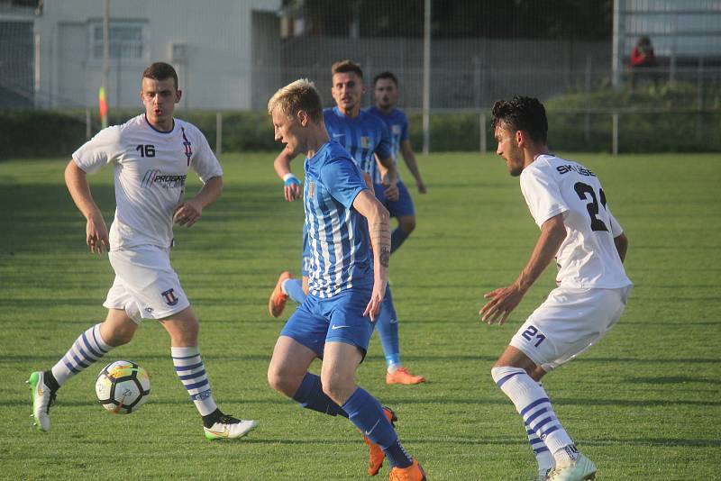 Fotbalisté Prostějova (v modrém) doma podlehli Líšni 2:6