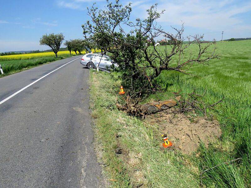 Nehoda BMW mezi Přemyslovicemi a Hluchovem