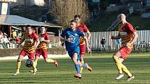 Fotbalisté FK Kozlovice (v nových modrých dresech) proti 1. BFK Frýdlant nad Ostravicí.