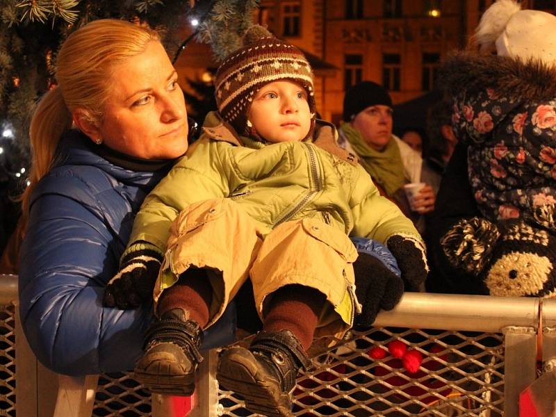 Česko zpívá koledy 11. 12. 2013 na prostějovském náměstí TGM