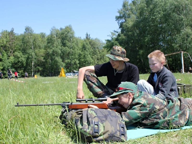 Den plný vojenských disciplín i techniky připravili pro děti členové konického sdružení Association Military Fan.