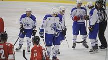 Olomoučtí studenti ve čtvrtek odpoledne bojovali v hokejové bitvě s budapešťskými protivníky. Kolbištěm jim byl led na zimní stadionu v Prostějově.