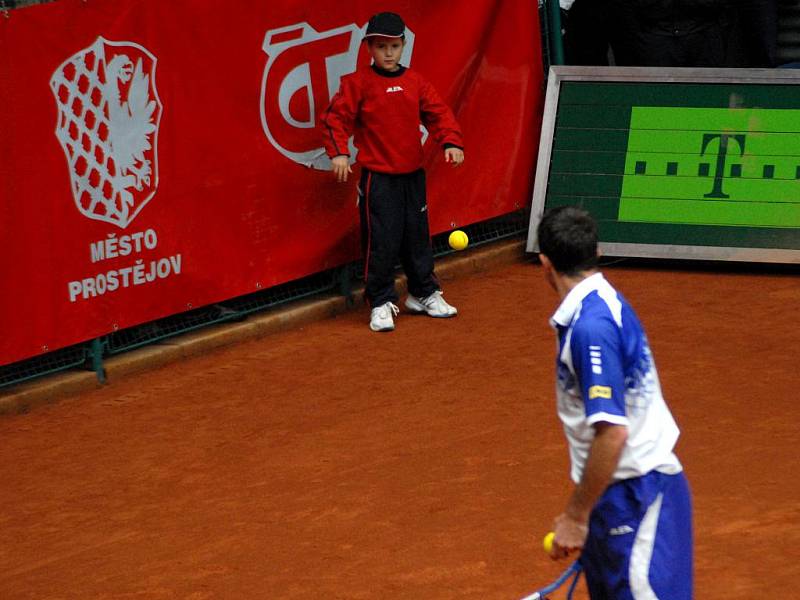 Radek Štěpánek v souboji s Francouzem Renavandem