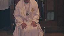 Biskup Hrdlička před více než čtyřmi sty přítomných sloužil slavnou mši svatou