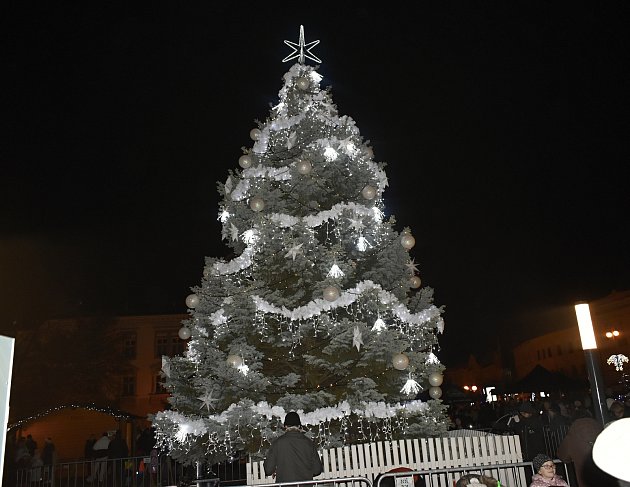 Rozsvícení vánočního stromu na Masarykově náměstí v Prostějově. 25.listopadu 2022