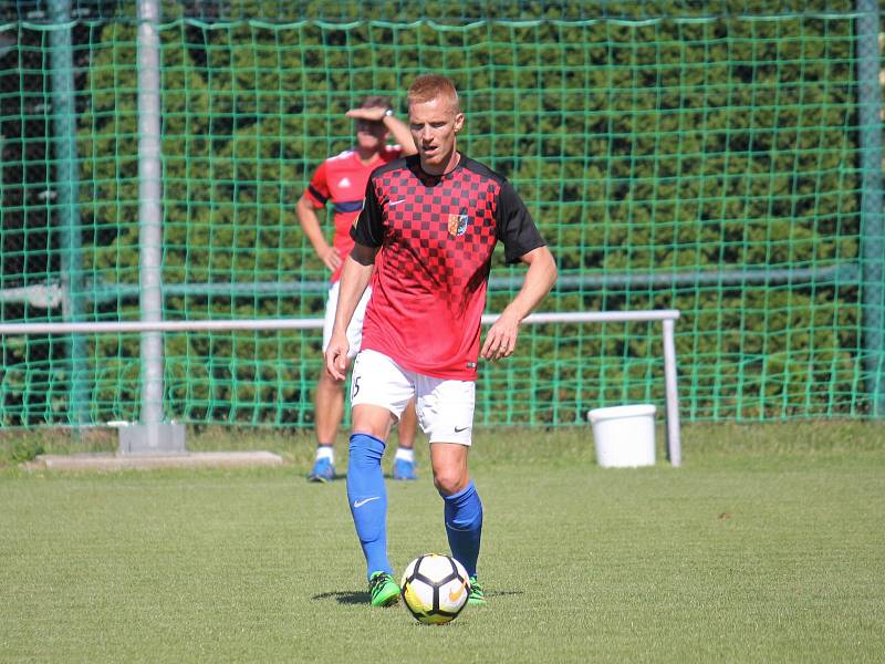 Přípravný zápas mezi Prostějovem (v červeném) a juniorkou Sigmy Olomouc. (Tomáš Janíček)