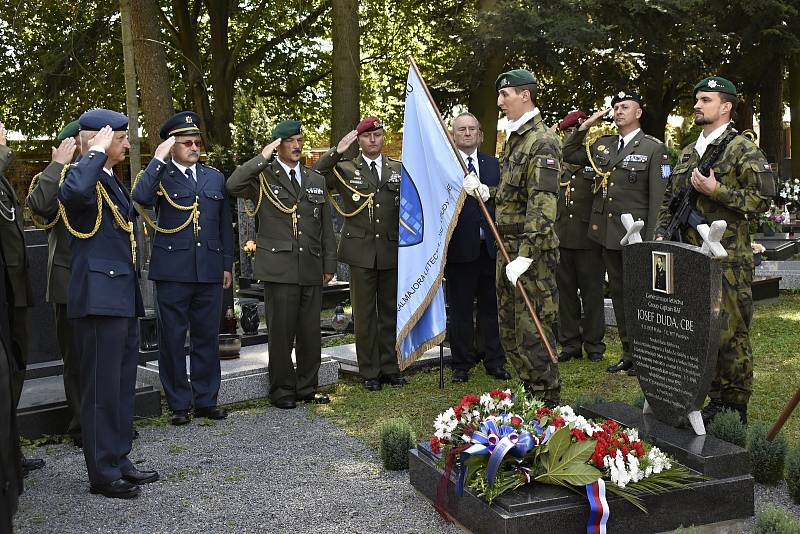 Generálmajor letectva in memoriam Josef Duda má od 9. srpna 2022 na prostějovském městském hřbitově svůj náhrobek.