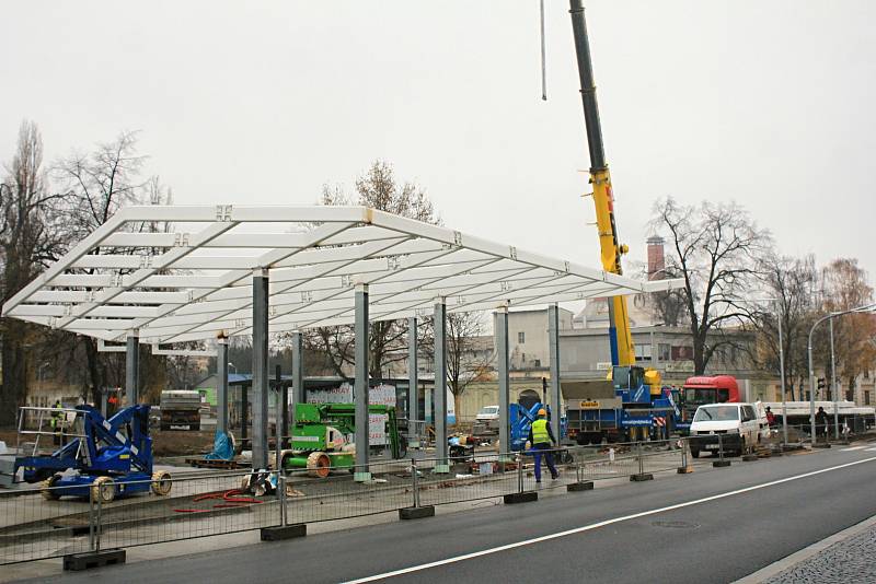 Střecha autobusového terminálu na Floriánském náměstí v Prostějově - 26. 11. 2019