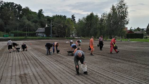 Rekonstrukce fotbalového hřiště v Tištíně