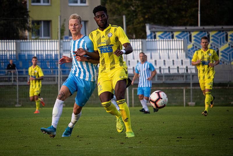 Fotbalisté Prostějova (v bílo-modrém) porazili Varnsdorf 3:2.