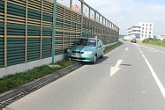 Do protihlukové stěny narazila dvaapadesátiletá řidička v Prostějově.