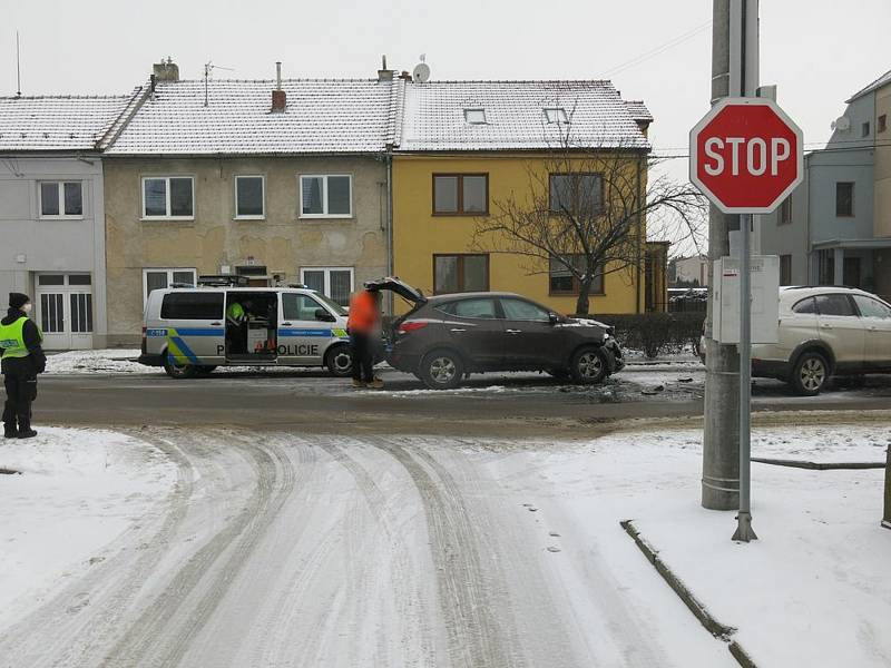 Nehoda dvou aut ve Vrahovicích - 10. 2. 2021