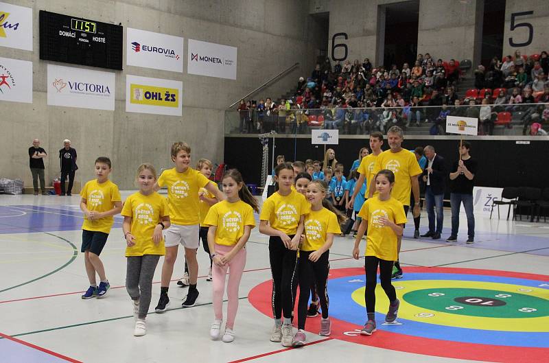 Charitativní předvánoční akce Sportovní hvězdy dětem 2022 v prostějovském Národním sportovním centru.