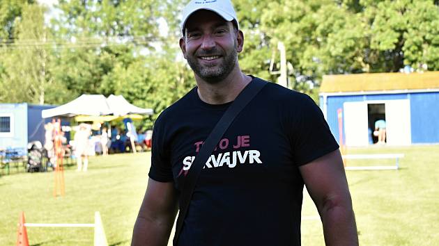 Charitativní akci ve Skalce podpořil i účastník televizní soutěže Survivor 2022 Branislav Martanovič z Bratislavy.