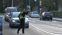 Nehoda na prostějovské Vápenici: cyklistka zůstala zaklíněná pod níklaďákem