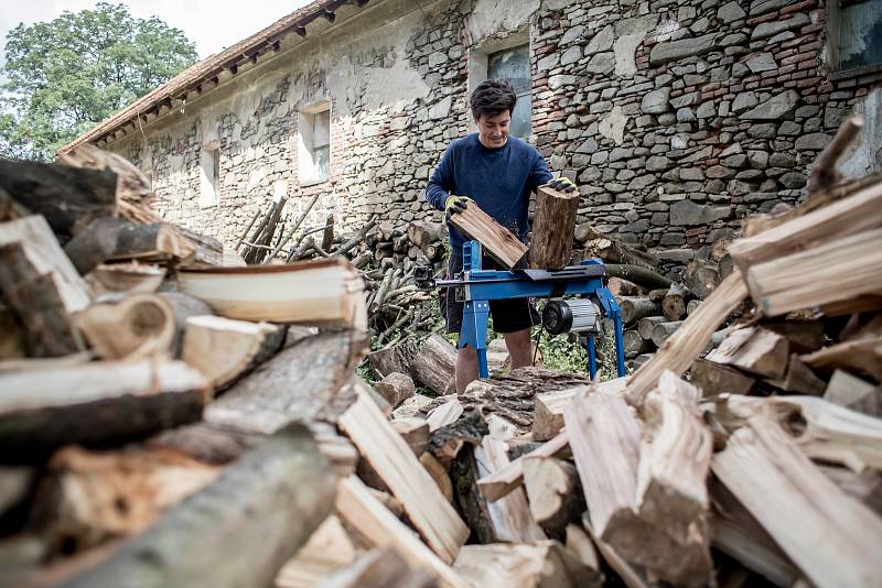 Matěj Stropnický na svém zámku v Osečanech v červenci 2019