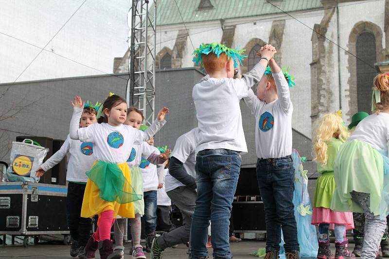 Vystoupení mateřských školek z Prostějova na velikonočním jarmarku