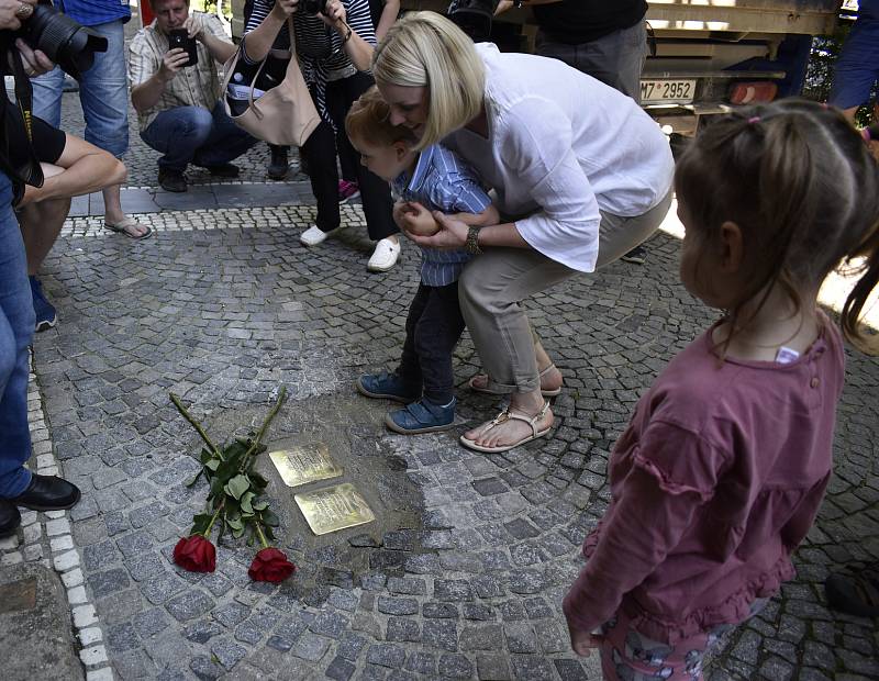 V Prostějově bylo uloženo dalších 13 Kamenů zmizelých. 25.6. 2020