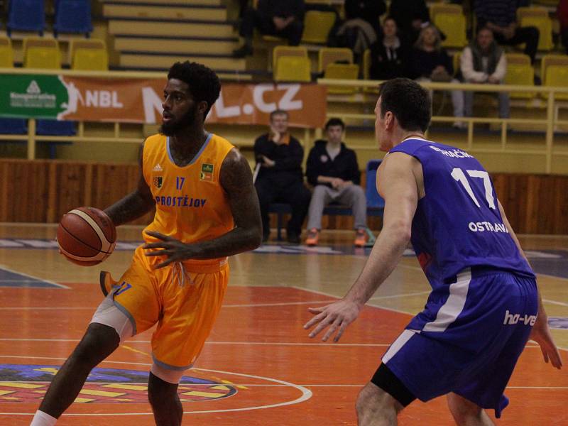 Prostějovští basketbalisté pětatřicet minut na soupeřem vedli, pak ale přišlo velké množství ztrát. Ostrava duel otočila a sebrala tak Hanákům naději na první letošní výhru.