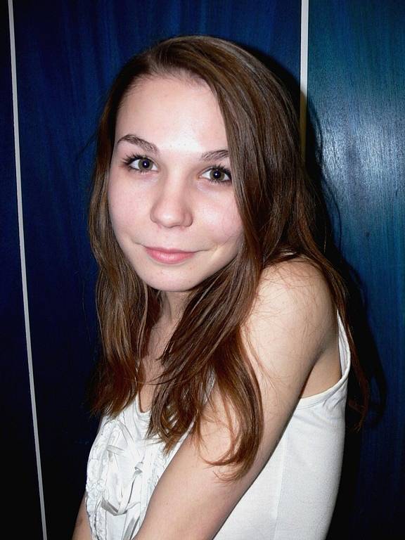 LENKA RŮŽIČKOVÁ, 16 let, Beran. Záliby: Tanec, volejbal, kamarádka Katka. Bydliště: Prostějov.