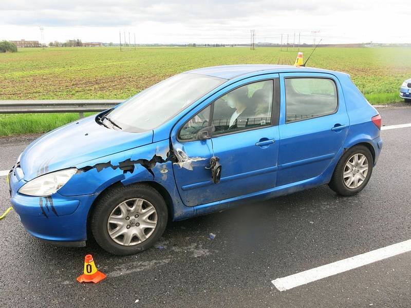 Uvolněný Peugeot zablokoval na hodinu D46.