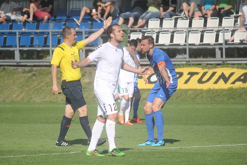 Fotbalisté Prostějova (v modrém) porazili Vyškov 2:1