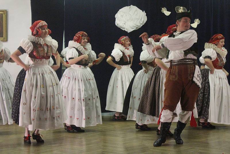 V  Kralicích se sešli v kulturním domě vyznavači folklóru.