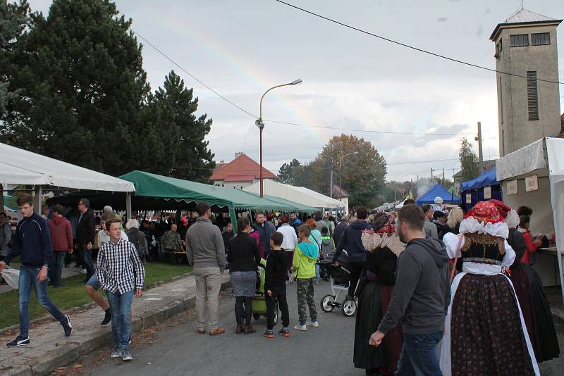 Sobotní vepřobraní v Ochozi přilákalo stovky lidí. 27.9. 2019