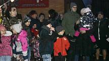 Desítky dětí navštívil u prostějovské pasáže Hloučela svatý Mikuláš s andělem a dvěma čerty. 5.12. 2022