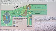 Mapky a popisky v botanické zahradě