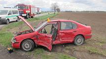 Nehoda náklaďáku a osobního auta u Smržic