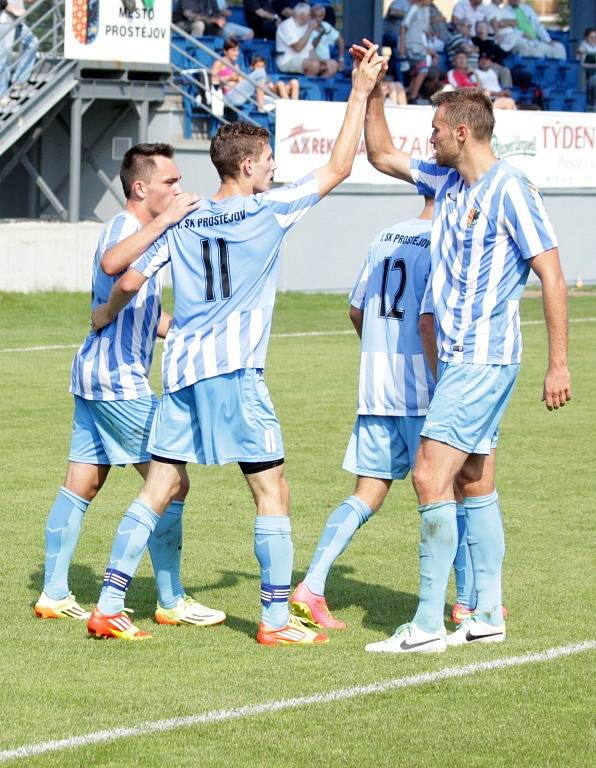 Prostějovští fotbalisté opět bodovali. V sobotu dopoledne na svém hřišti zdolali rezervu Slovácka 3:1.