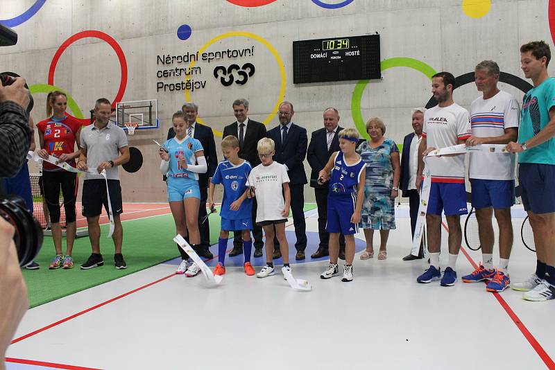 SPORTUJE SE. Prostějovské Národní sportovní centrum už slouží veřejnosti.