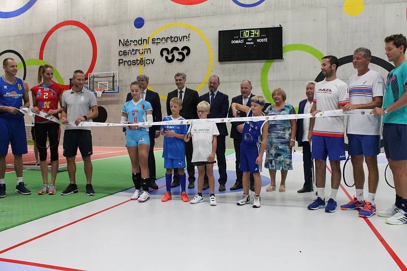 SPORTUJE SE. Prostějovské Národní sportovní centrum už slouží veřejnosti.