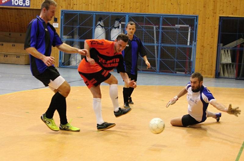 SEZÓNA SE ROZJELA. Prvním turnajem v neděli 19. listopadu 2017 odstartovala dlouhodobá zimní futsalová soutěž okresu Prostějov.