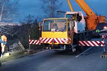 Vyprošťování havarovaného kamionu na dálnici D46 u Brodku u Prostějova, 5. března 2021
