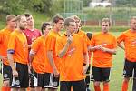 Akce Kopeme za fotbal dorazila také do Čechovic a s ní mužstvo 1. FC Slovácko. Místní borci na prvoligový tým nestačili a po devadesáti minutách padli 0:14, přesto si duel náramně užili.