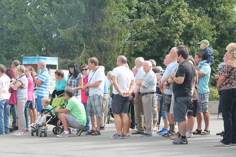 Přehlídka historických motorových vozidel v rámci soutěžní přehlídky Rallye na pohodu - z lázní do lázní. 18.8. 2019